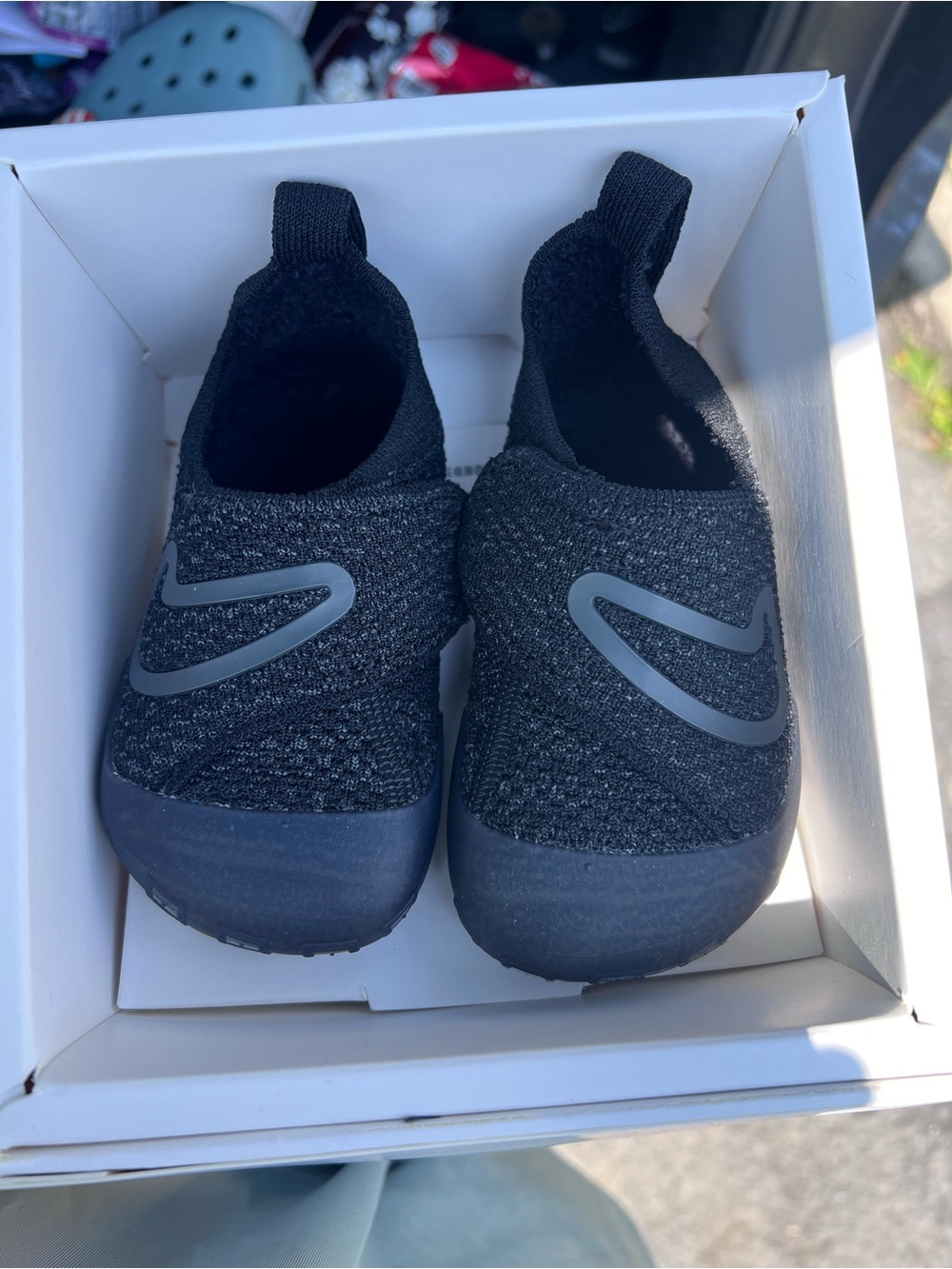 Nike Black Toddler Slip-On Trainers - Picture 2 of 3
